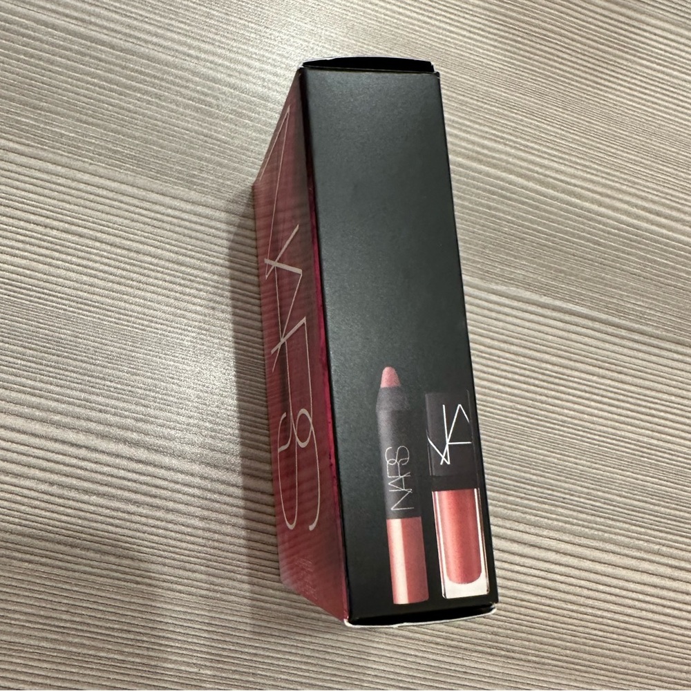 NARS NWT Walkyrie lip duo set. Mini size. Perfect for your bag at night.